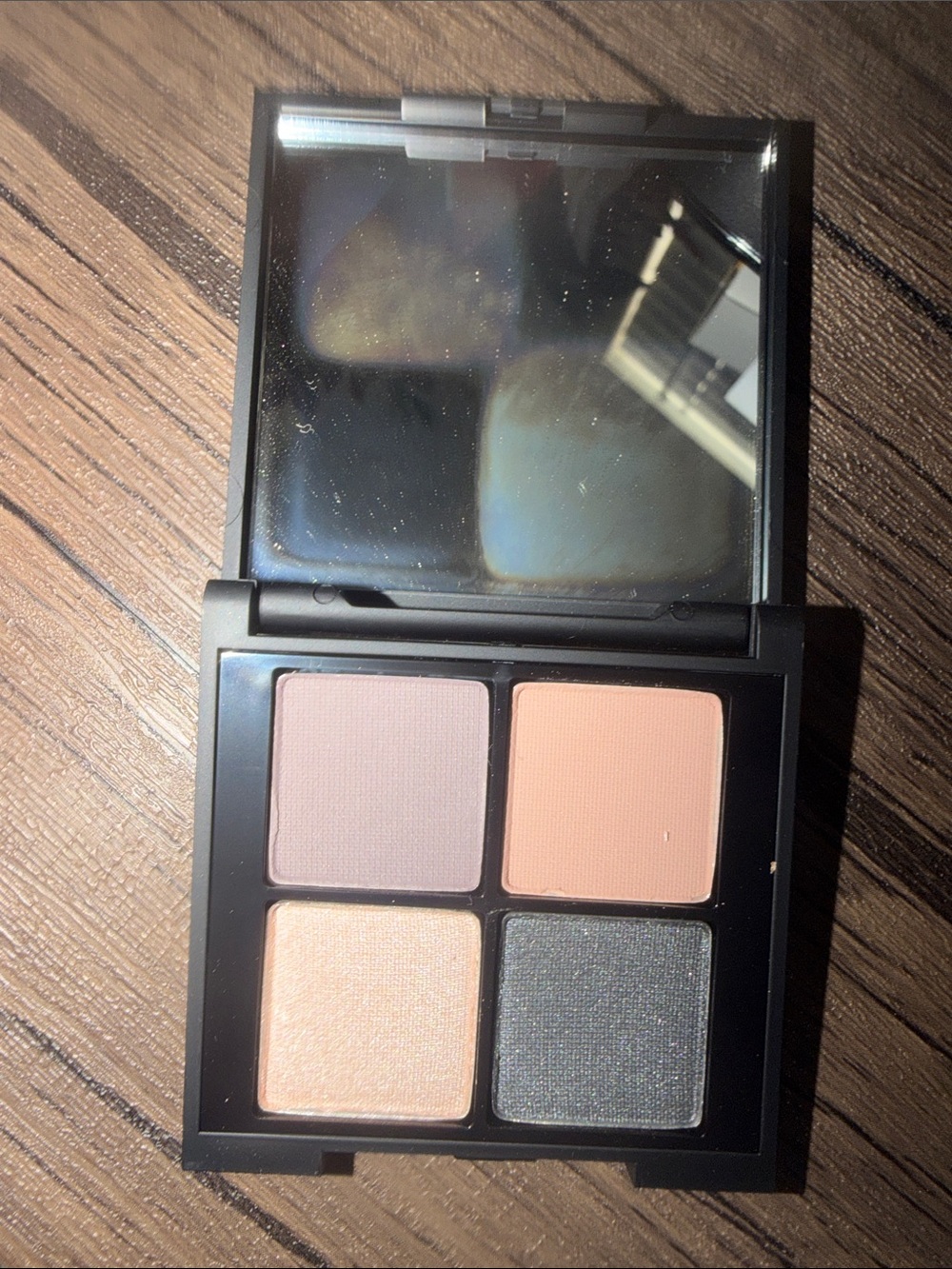 Glo Skin Beauty 4-Color Eyeshadow Quartet in Mauve, Peach, Champagne & Charcoal